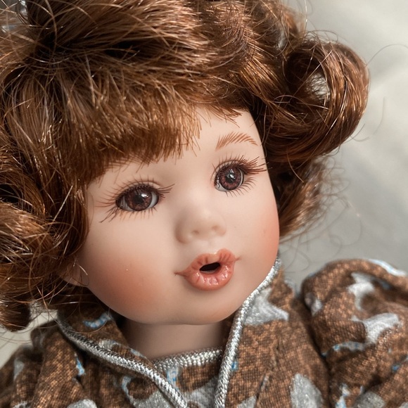 VTG Marie Osmond Hershey Kiss Tiny Tot Porcelain Doll - Picture 8 of 9